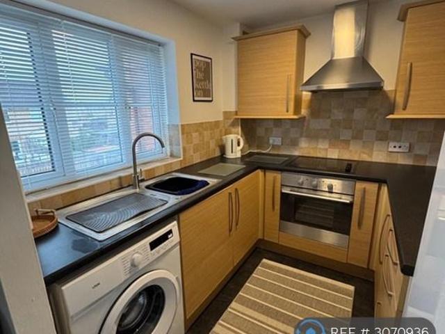 Findon Close, Kingswood, Hull, HU7 1 bed terraced house to rent £695 pcm £160 pw