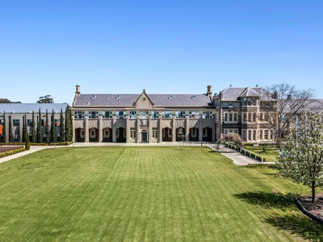 Fine Architecture and Blue chip Location