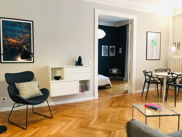 FINEST LIVING at Ku'Damm Modern, Bright & Quiet Apartment with Balcony, Berlin Amsterdam Apartments for Rent