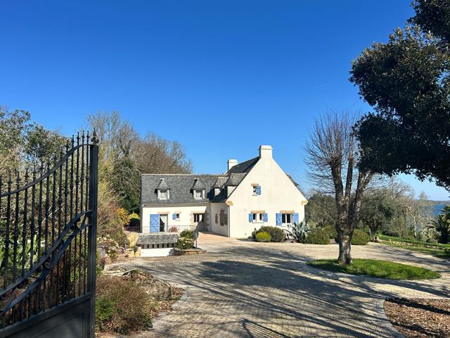 FINISTERE: Proche Brest. Superbe propriété côtière de 6 chambres avec accès direct au bord de l'eau