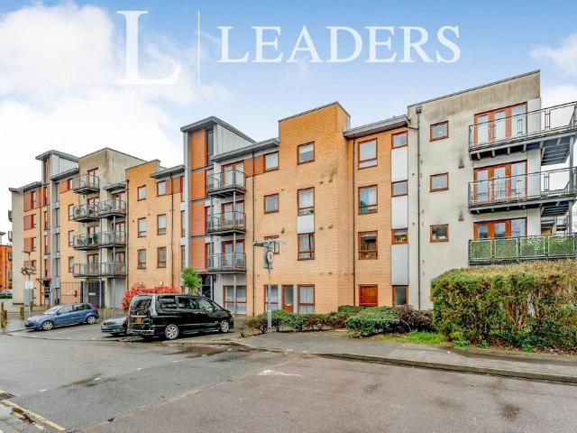 Finlay Court, Commonwealth Drive, RH10 2 bed flat to rent £1,600 pcm £369 pw