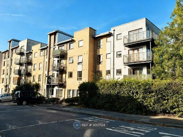 Finlay Court, Crawley RH10, 2 bed flat to rent, £1,550 pcm | PrimeLocation