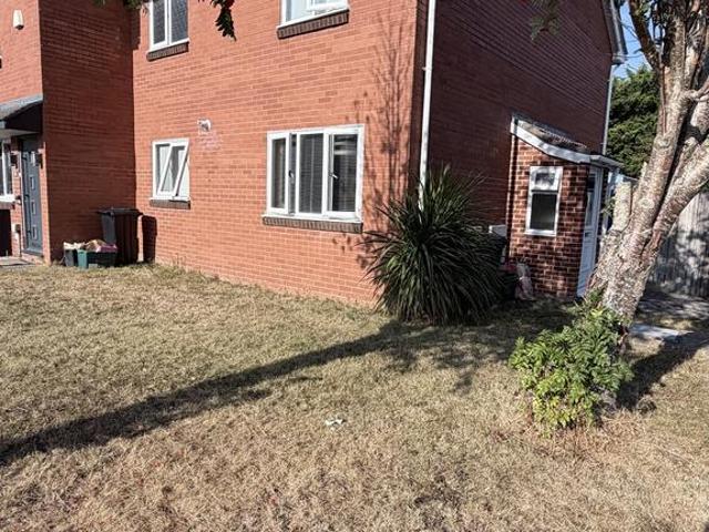 Finmere Gardens, Weston Super Mare BS22 1 bed terraced house to rent £950 pcm £219 pw