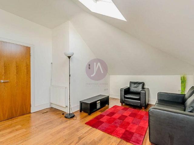 Finsbury Park Road, Finsbury Park, London N4, 2 bed flat to rent, £2,550 pcm | PrimeLocation