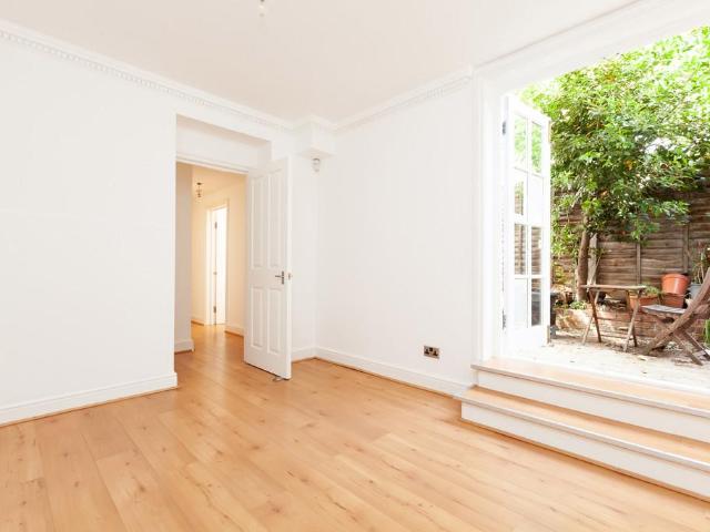 Finsbury Park Road, London 2 bed apartment to rent £2,400 pcm £554 pw