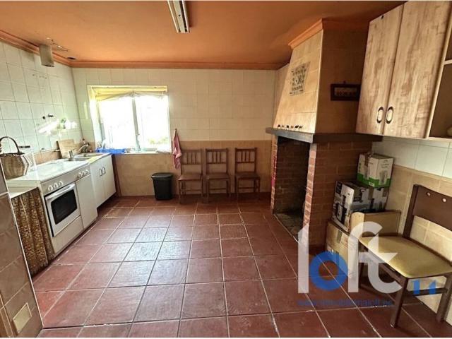Ficna con casa y naves en Pueblica de Campeán