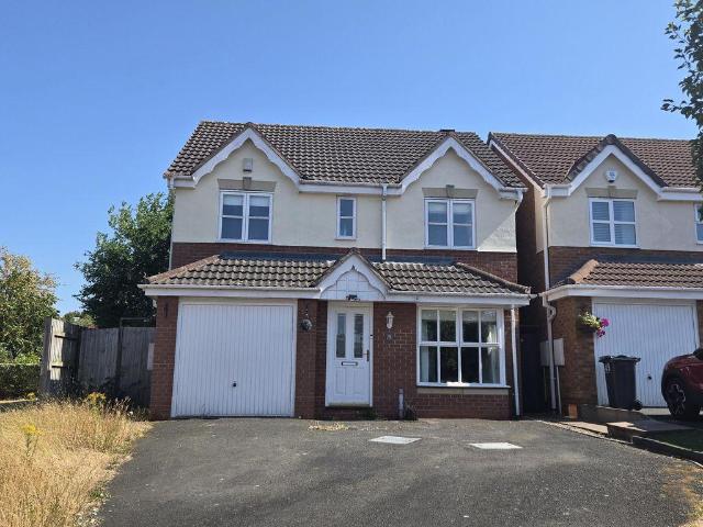 Field Avenue, Northfield, Birmingham. 4 bed detached house to rent £1,900 pcm £438 pw