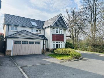 Field Drive, Crawley, RH10 5 bed house to rent £3,200 pcm £738 pw