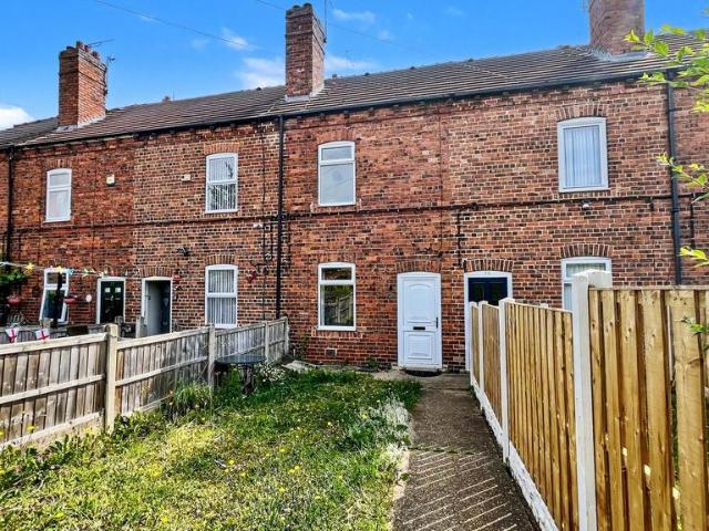 Field Drive, Shirebrook, NG20 3 bed terraced house to rent £825 pcm £190 pw