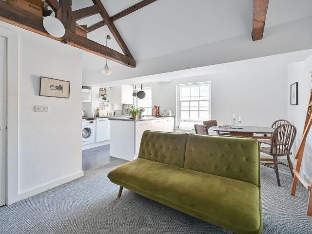 Field Gate House WD18, Watford, 1 bed flat to rent, £1,300 pcm | PrimeLocation