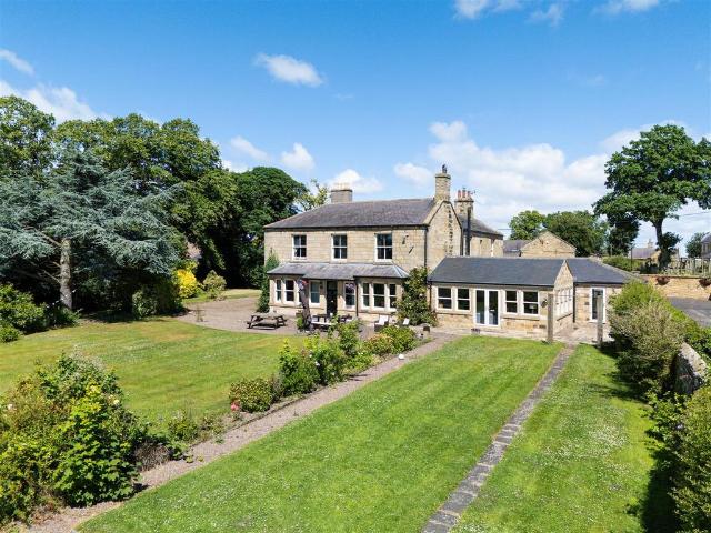 Field House Farmhouse, Acklington. 4 bed country house to rent £4,000 pcm £923 pw