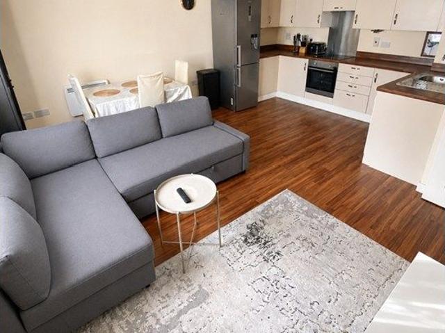 Field House, Morden SM4, 2 bed flat to rent, £2,000 pcm | PrimeLocation
