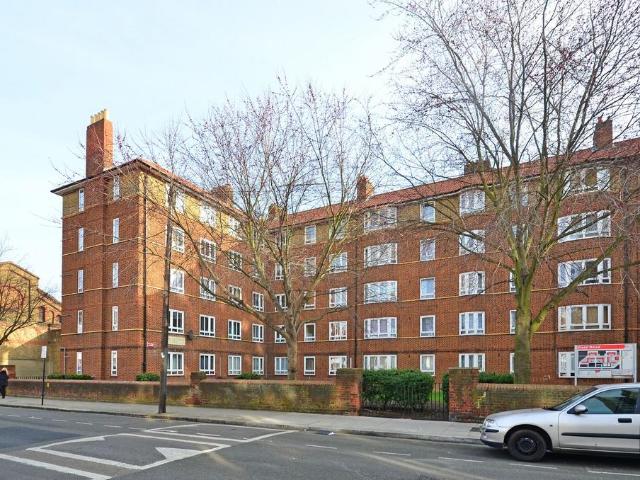Field Road, Barons Court, London, W6 4 bed flat to rent £3,500 pcm £808 pw