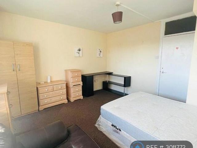 Field Road, London, W6 1 bed in a flat share to rent £1,400 pcm £323 pw