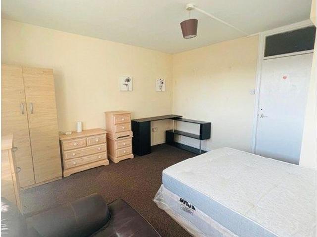 None, 1 bed flat to rent, £300 | PrimeLocation