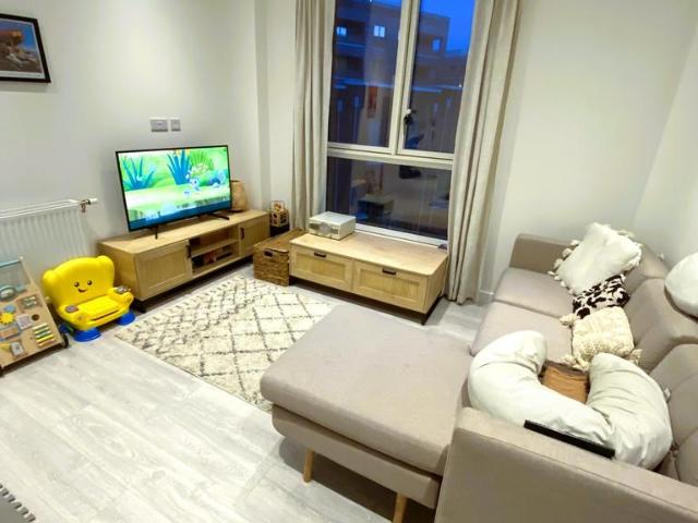 Fielders Crescent, Barking IG11 1 bed apartment to rent £1,550 pcm £358 pw
