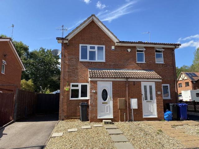 Fieldfare Close, Cradley Heath B64 2 bed semi detached house to rent £950 pcm £219 pw