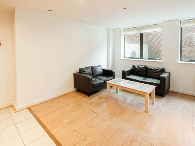 Fieldgate Street, Liverpool Street E1, 3 bed flat to rent, £3,100 pcm | PrimeLocation
