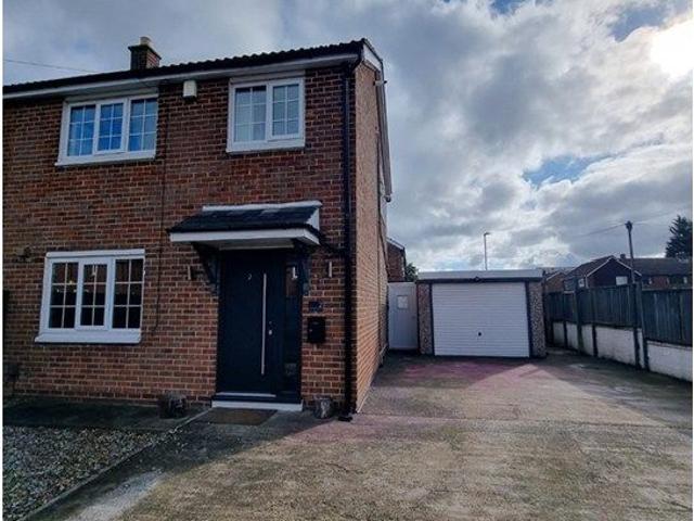 Fieldhead Crescent, Batley WF17, 3 bed semi detached house to rent, £1,300 pcm | PrimeLocation