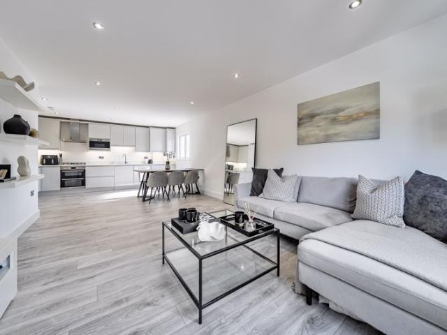 Fielding Lane, Bromley BR2, 1 bed flat to rent, £1,650 pcm | PrimeLocation