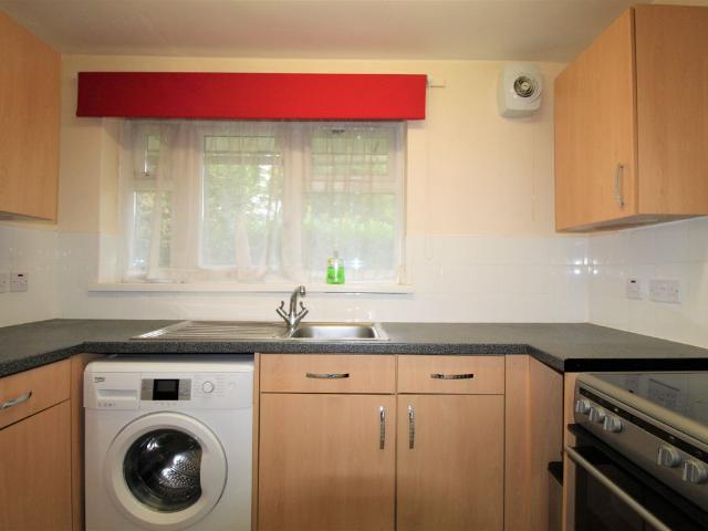 Fieldway, Haslemere GU27, 1 bed flat to rent, £850 pcm | PrimeLocation