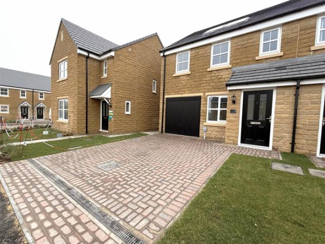 fieldway road, netherton, hd4 7fg