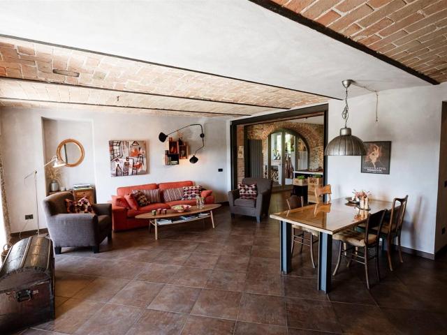 Fienile in pietra mozzafiato con piscina! 394m² Castel Boglione