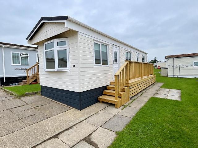 Fifth Avenue Shaws Trailer Park. 1 bed detached house to rent £775 pcm £179 pw