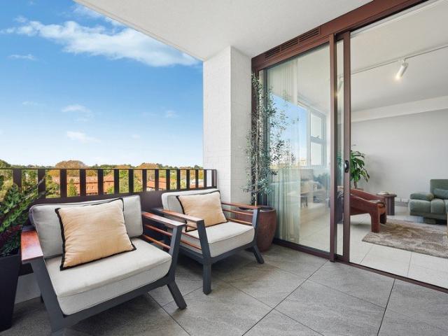 Fifth Floor Urban Sanctuary With High End Design