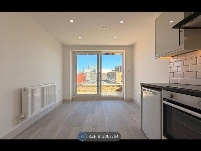 Fife Road, Kingston Upon Thames KT1, 1 bed flat to rent, £1,600 pcm | PrimeLocation