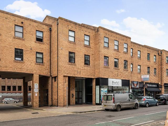 Fife Road, Kingston Upon Thames KT1, 2 bed flat to rent, £1,650 pcm | PrimeLocation