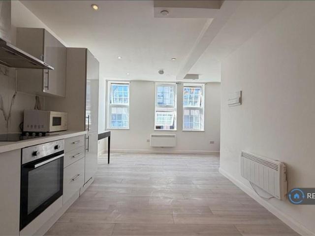 Fife Road, Kingston Upon Thames, KT1 2 bed flat to rent £2,300 pcm £531 pw
