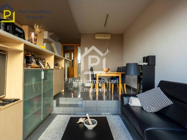 FIGUERES CASA EN PERFECTO ESTADO EN EL CENTRO DE FIGUERES
