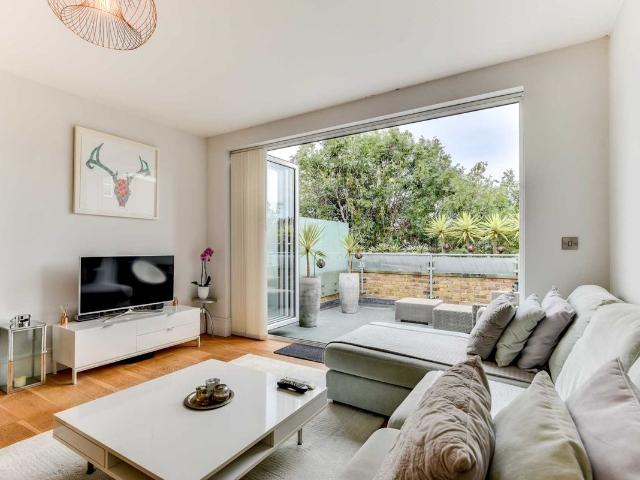 Fig Tree Apartment, New Church Road, Hove BN3, 2 bed flat to rent, £2,500 pcm | PrimeLocation