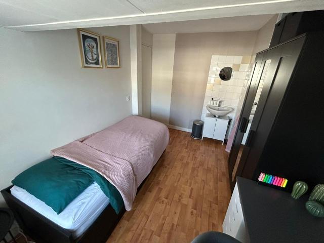 Fijne kamer in gezellig en schoon meidenhuis