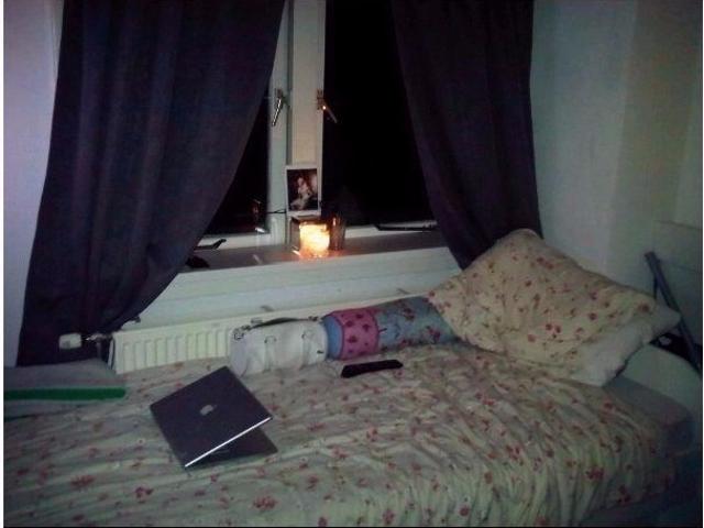 Fijne kamer in meidenhuis voor gezellig typje