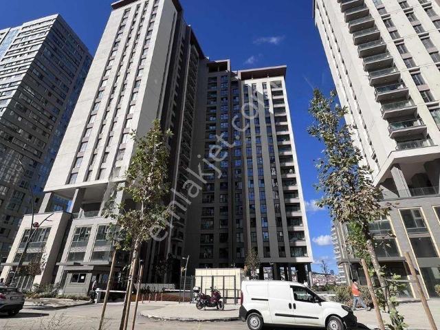 Fikirtepe 5. Etap'ta Prestij Caddesi Cepheli | 98 M² Net Fırsat