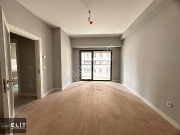 Fikirtepe Emlak Konut 16. Etapta Kapalı Mutfak 2+1 Kiralık Daire