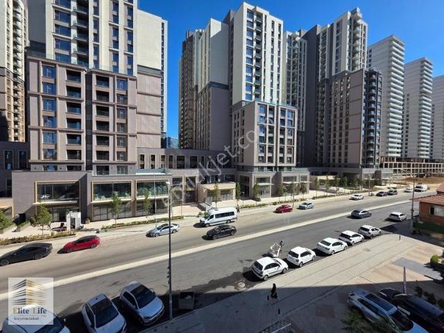 Fikirtepede Mandıra Cd.üzeri Metrobüse 5 Dk 75 M² 2+1 Otoparklı