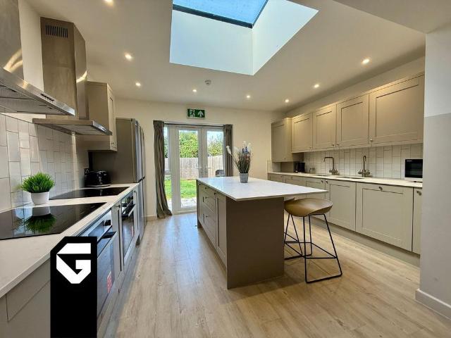 Filton Avenue B 3 bed semi detached house to rent £1,860 pcm £429 pw