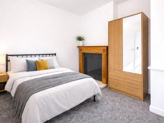 Filton Avenue, Filton, Bristol, BS34 5 bed terraced house to rent £3,500 pcm £808 pw