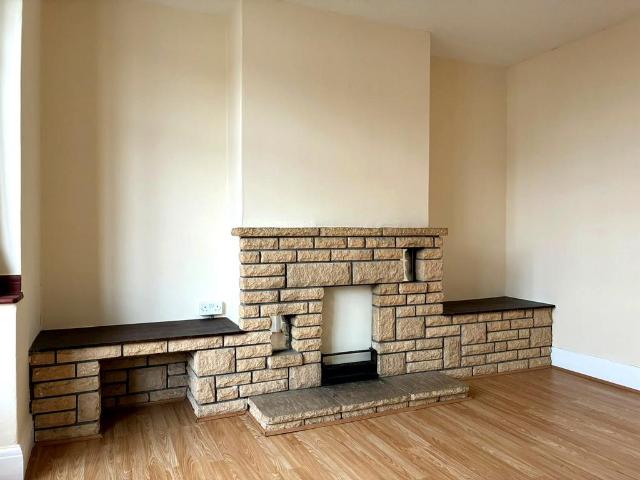 Filton Avenue, Filton BS34 3 bed semi detached house to rent £1,700 pcm £392 pw