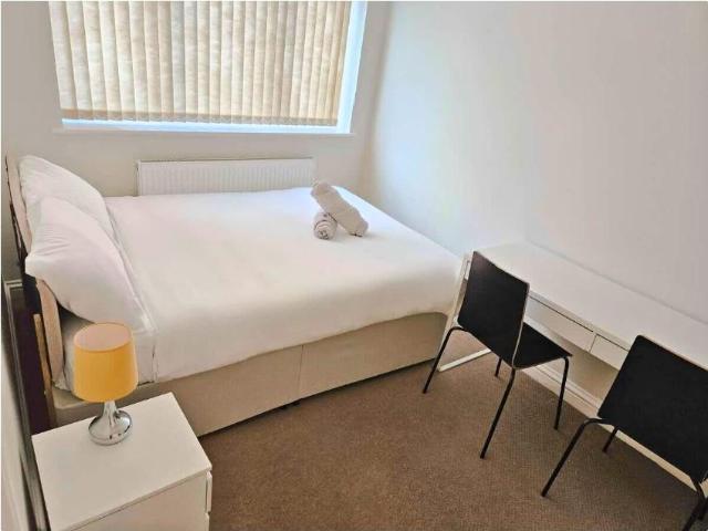 Filton Avenue, Horfield BS7 2 bed detached house to rent £1,550 pcm £358 pw