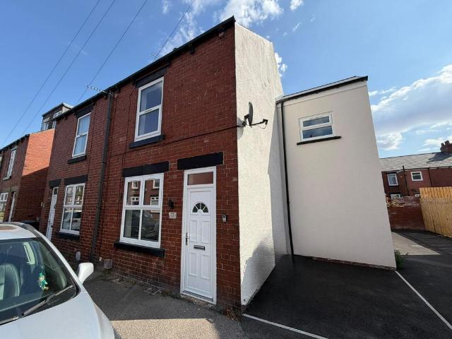 Filey Avenue, Royston, S71 3 bed semi detached house to rent £850 pcm £196 pw