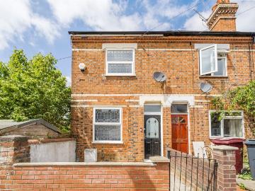 Filey Road, Reading RG1, 3 bed end terrace house to rent, £2,000 pcm | PrimeLocation