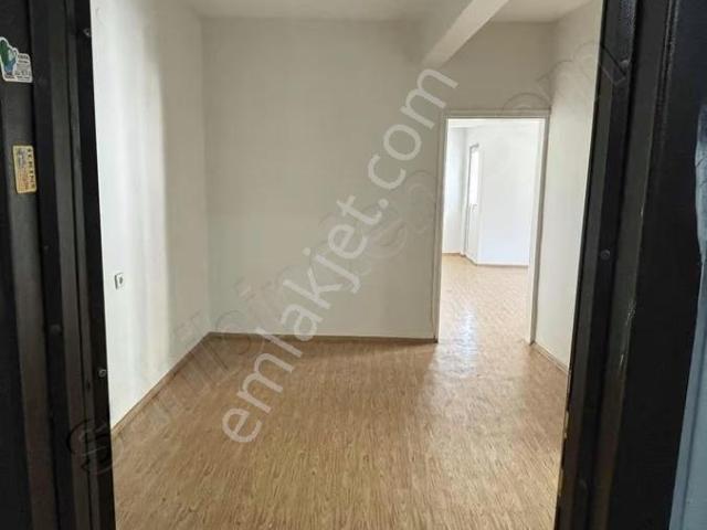 Filiz Emlaktan Bağcılar Meydanın Başında 1+1 70m2 Kiralık Daire
