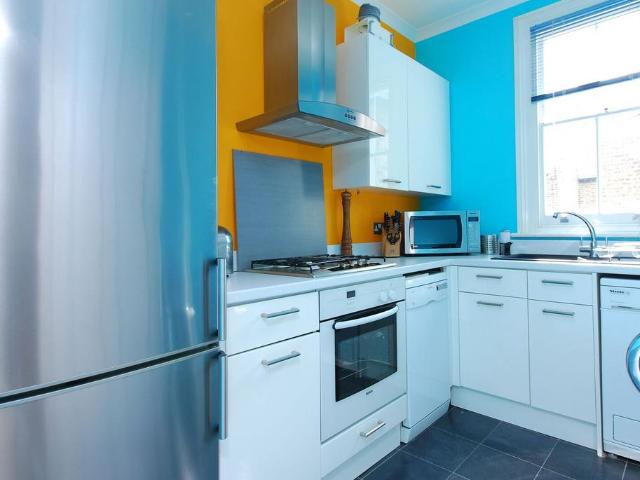 Firth Gardens, Bishop's Park, London. 3 bed maisonette to rent £3,600 pcm £831 pw