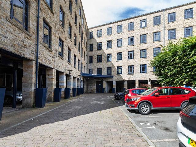 Firth Street, Huddersfield HD1, 2 bed flat to rent, £1,200 pcm | PrimeLocation