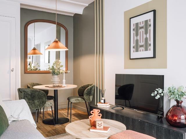 Firuze 1 room in Louvre, Paris Amsterdam Apartments for Rent