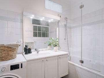Firuze 1 room in Louvre, Paris Amsterdam Apartments for Rent